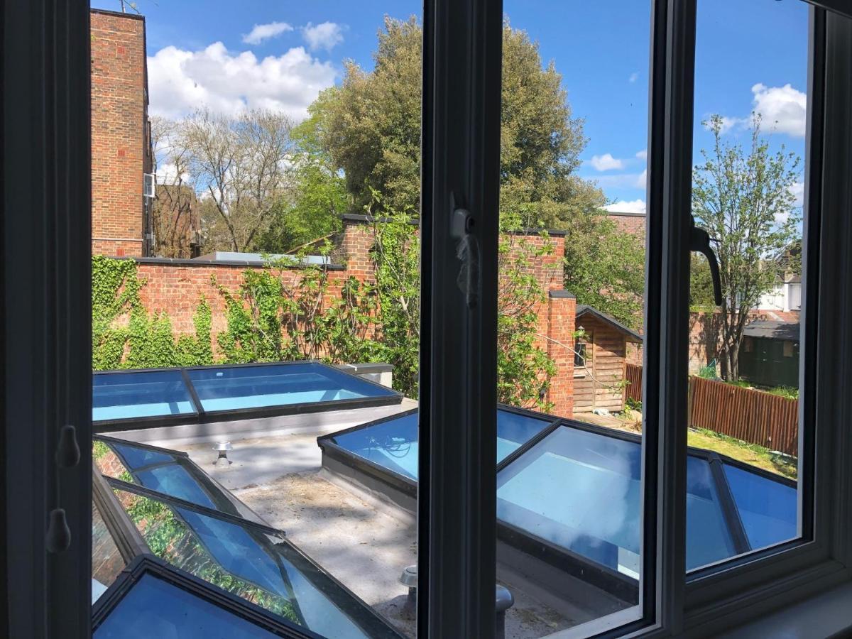 Self Contained Ensuite Double Bedroom With Own Entrance Free Off Street Parking * Londres