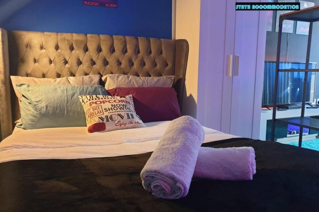 Apartamento 80s Retro 1bed Studio Serviced Canary Wharf Perfect For Solo & Couple Travellers *