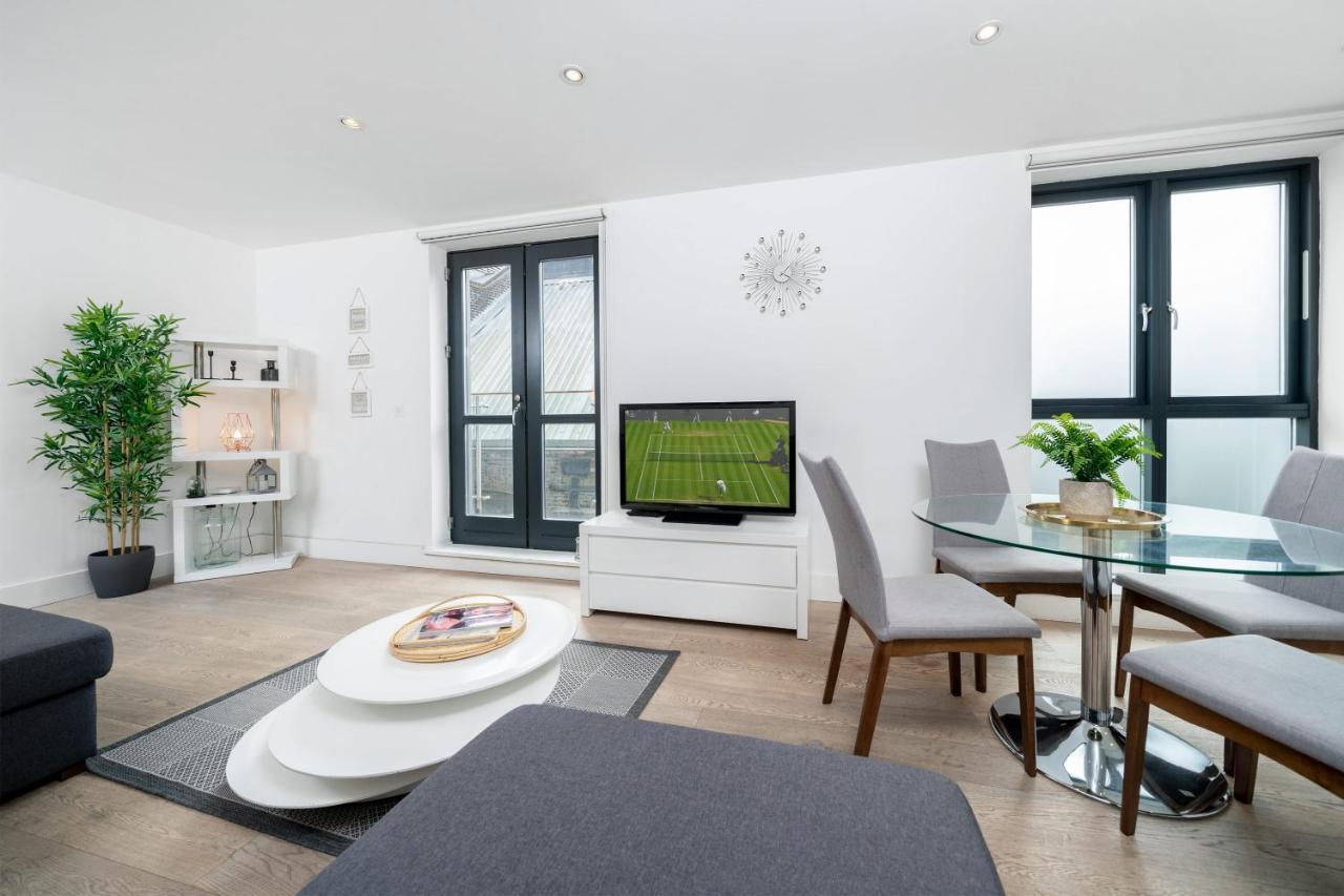 Spacious 2 Bedroom, 3 Beds 2,5 Bathroom, Trafalgar Square Appartement *