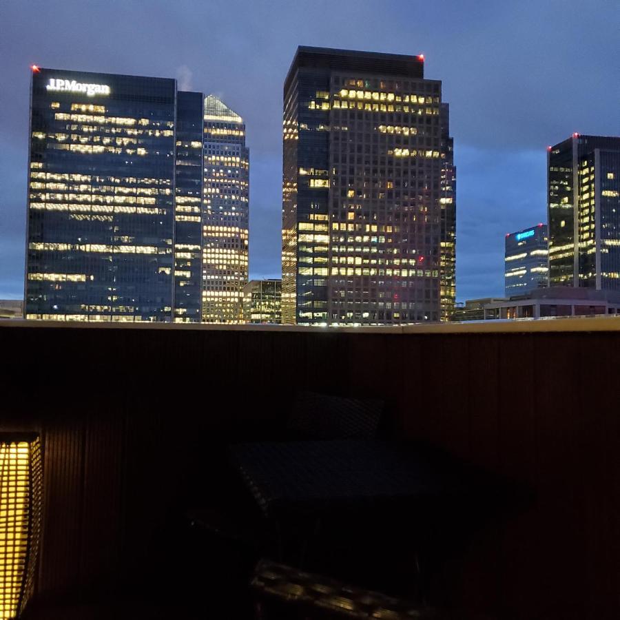 Captivating 2-bed In Canary Wharf Apartment *