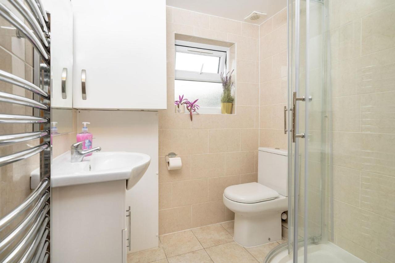 S6 Ensuite Loft Space Apartment London