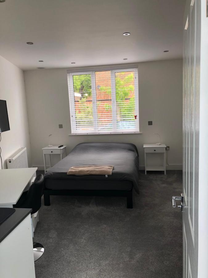 Self Contained Ensuite Double Bedroom With Own Entrance Free Off Street Parking Hospedagem domiciliar *