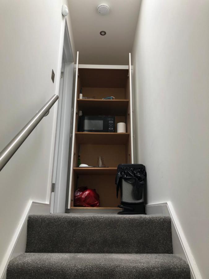 Self Contained Ensuite Double Bedroom With Own Entrance Free Off Street Parking