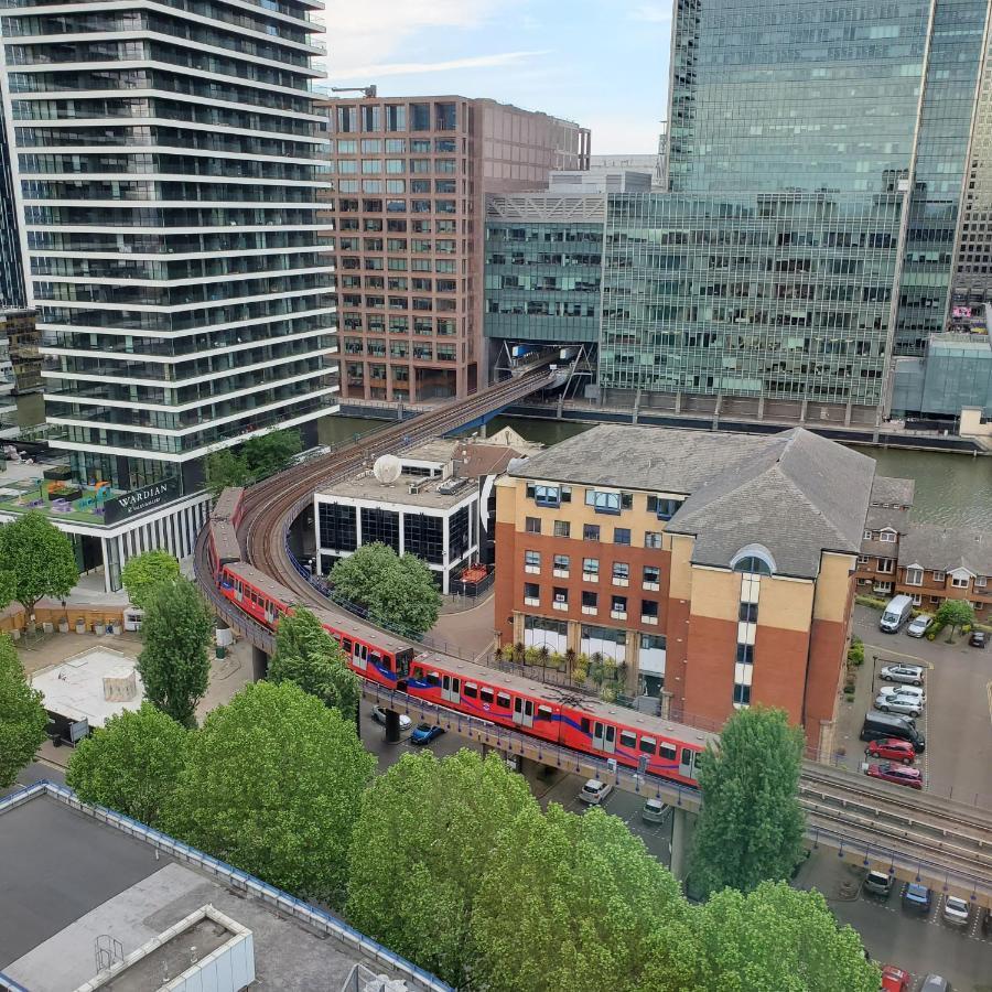 Captivating 2-bed In Canary Wharf London
