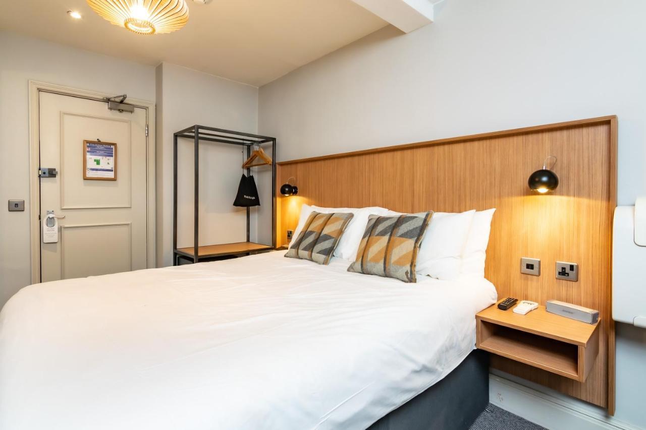 Victoria Hotel London