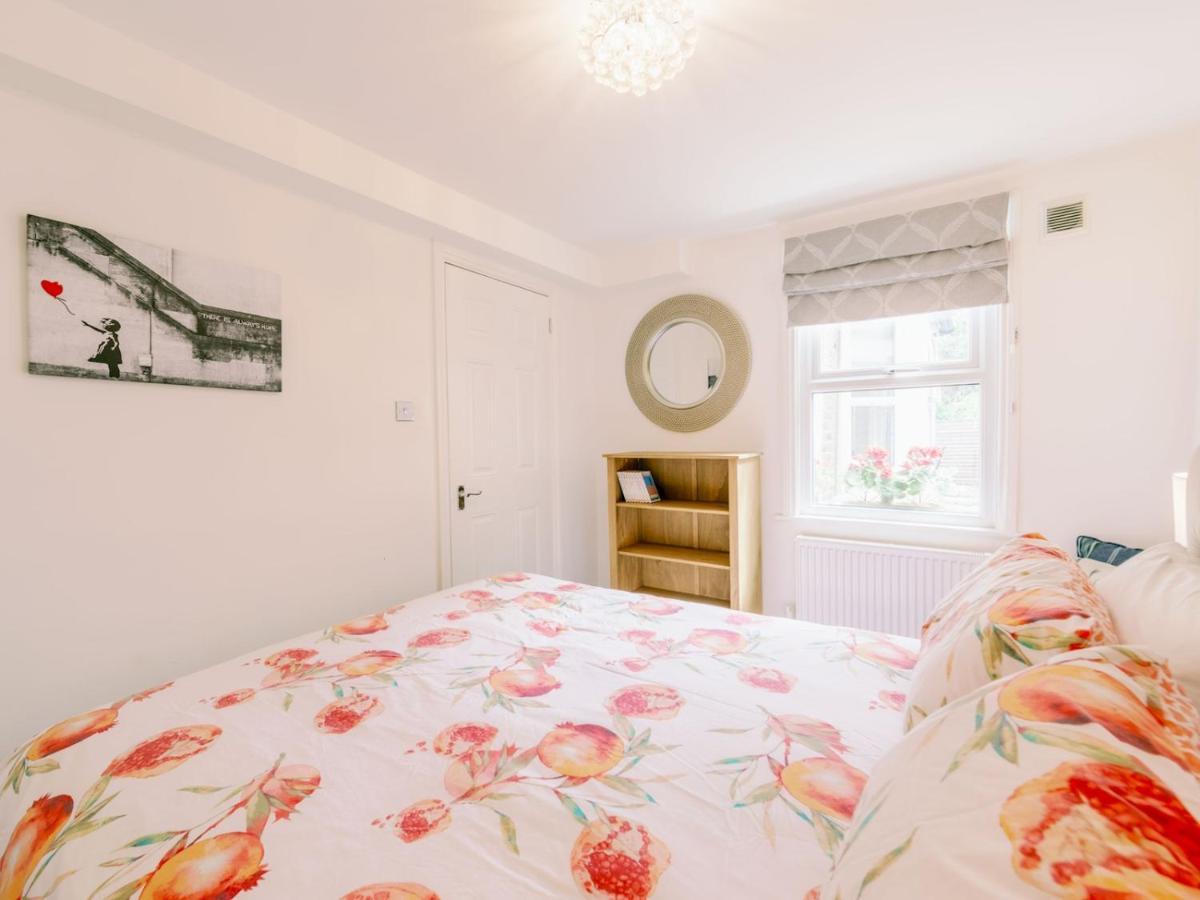 Pass The Keys Recently Renovated 1br Flat With Private Garden In South * Londres