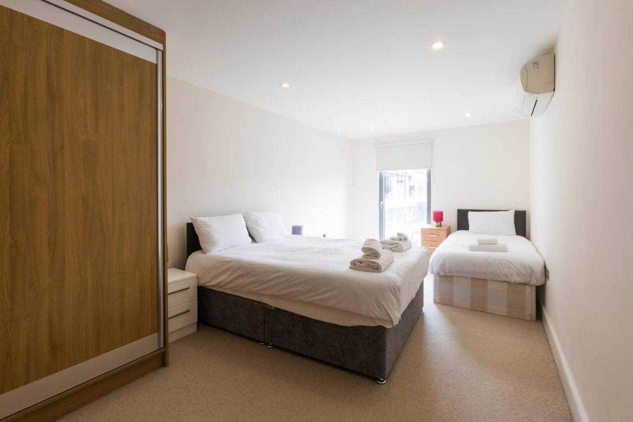 Bright And Modern 3 Bed Hyde Park Apartment *