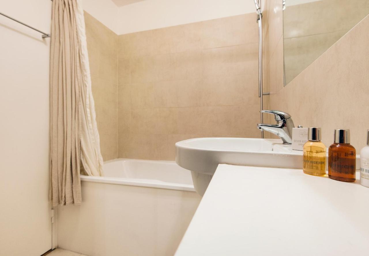 Lovely Flat In Literary By Underthedoormat Londres