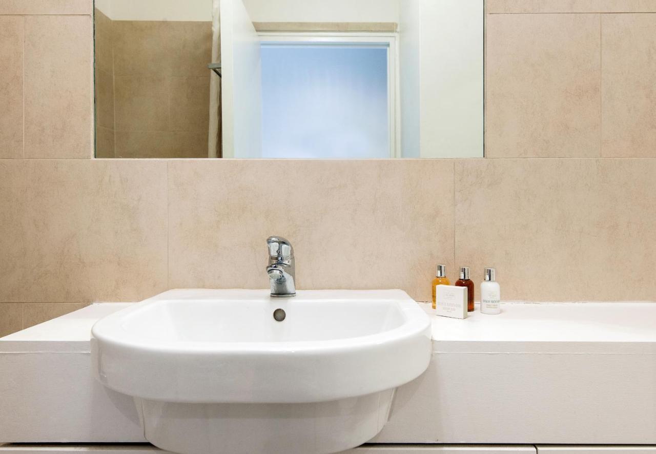 Lovely Flat In Literary By Underthedoormat Londres