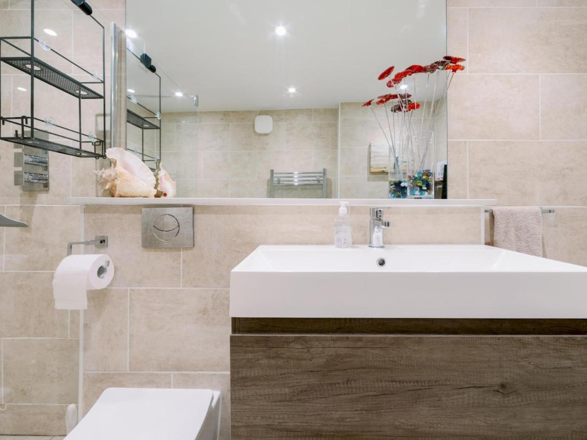 Pass The Keys Recently Renovated 1br Flat With Private Garden In South