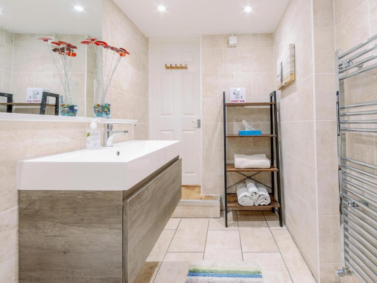 Pass The Keys Recently Renovated 1br Flat With Private Garden In South Apartamento *