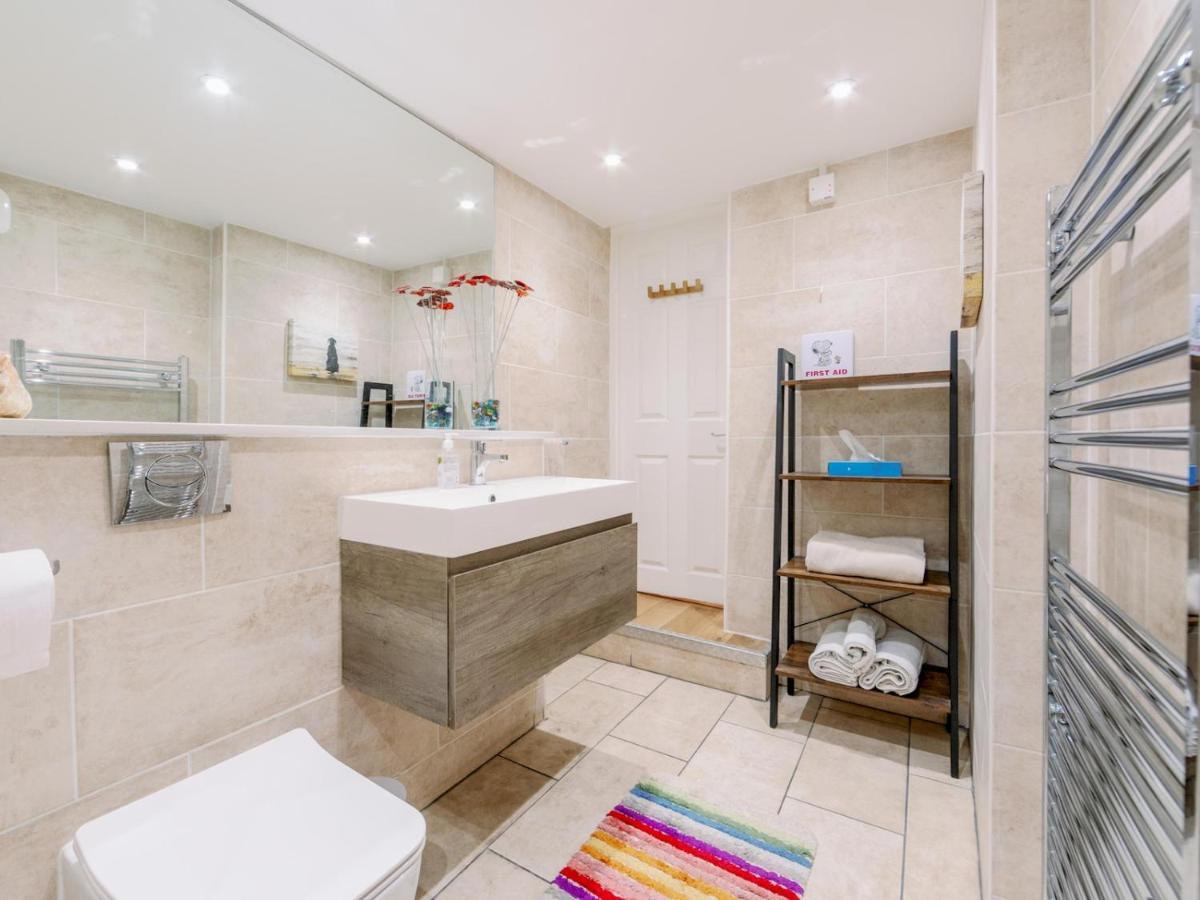 Pass The Keys Recently Renovated 1br Flat With Private Garden In South * Londres