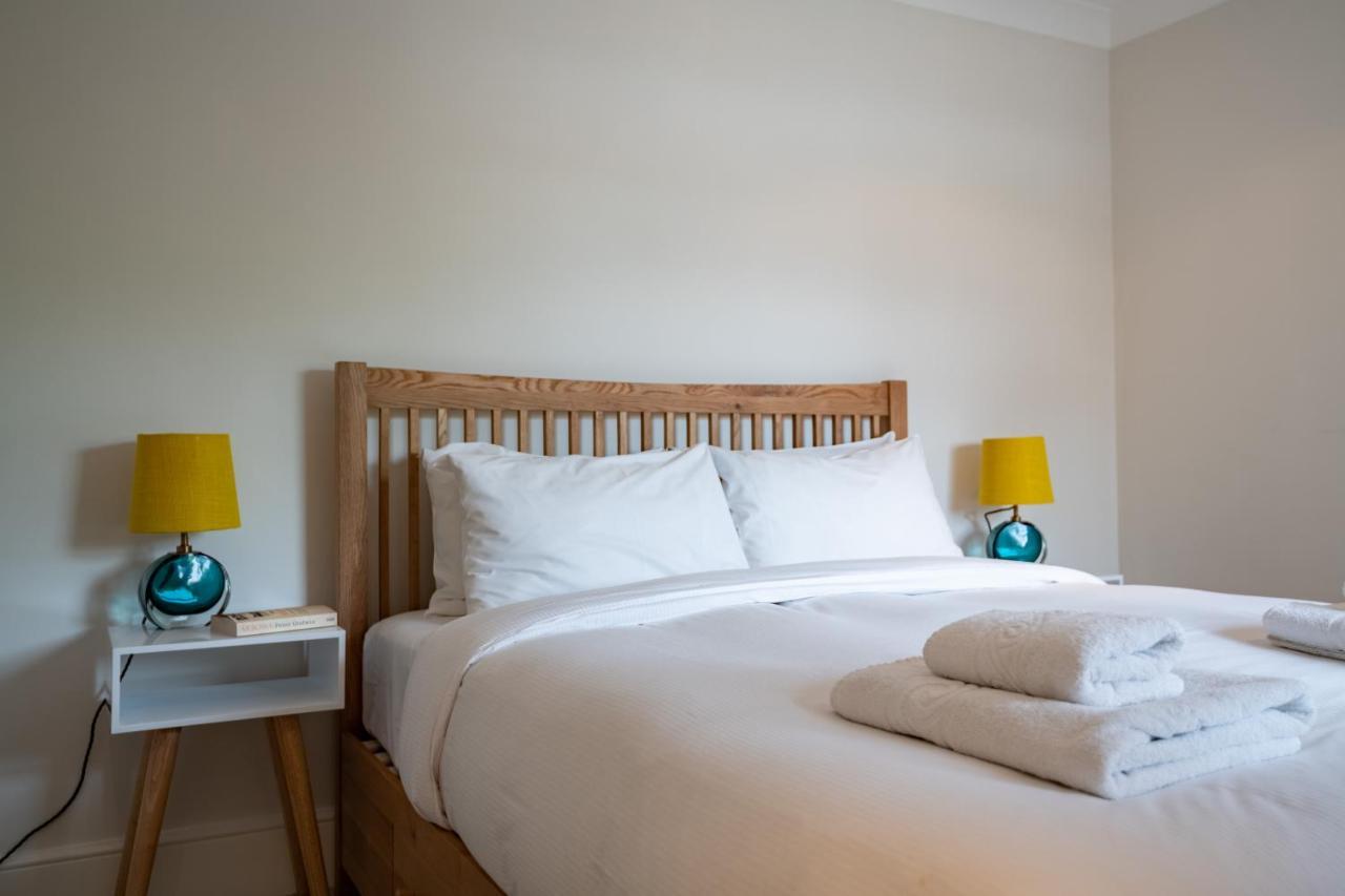 Pleasant Putney Close To The Tube Station By Underthedoormat Apartamento Londres