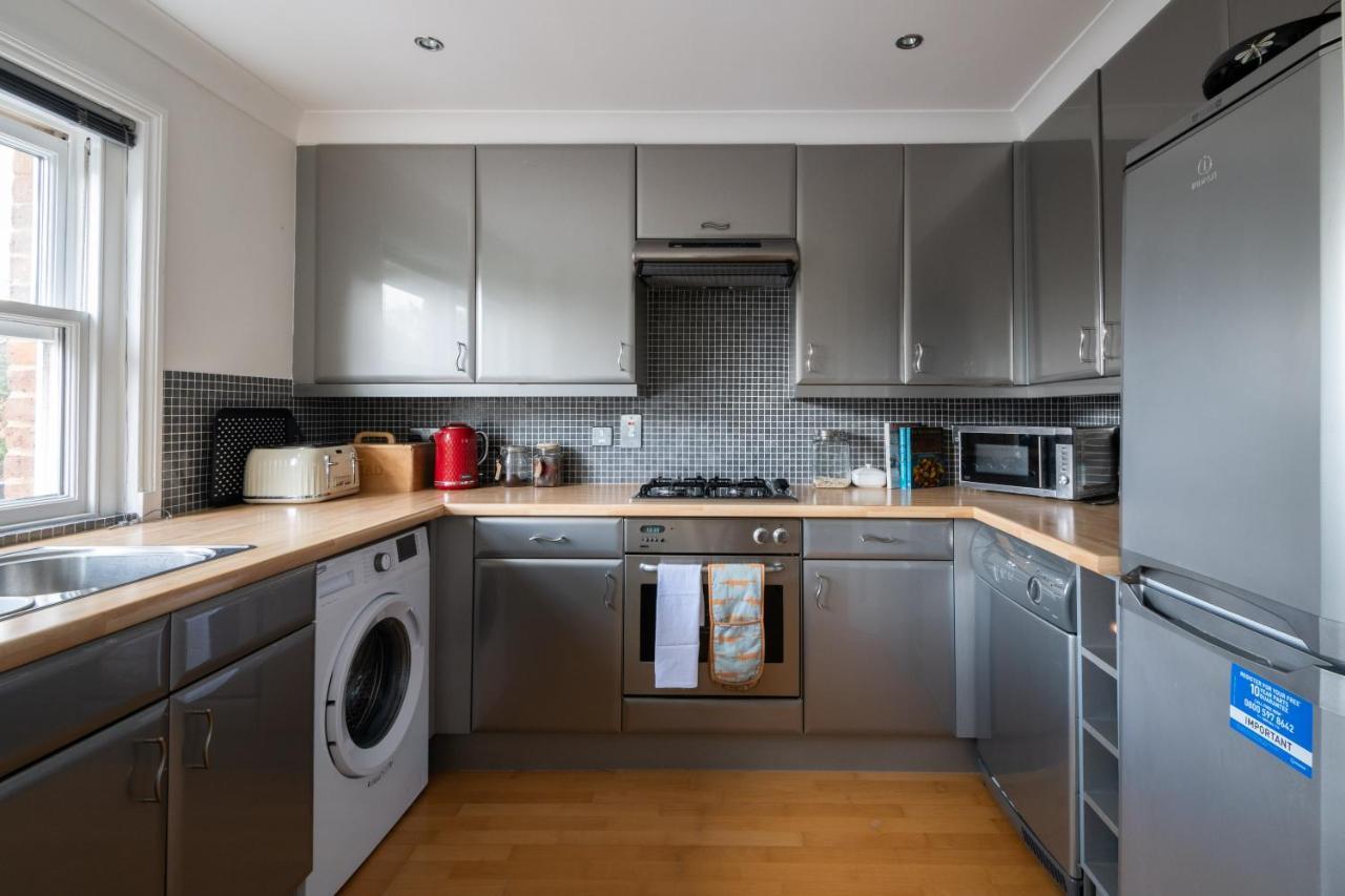 Pleasant Putney Close To The Tube Station By Underthedoormat Apartamento