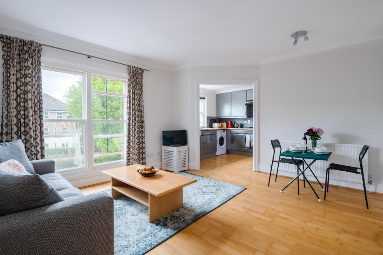 Pleasant Putney Close To The Tube Station By Underthedoormat
