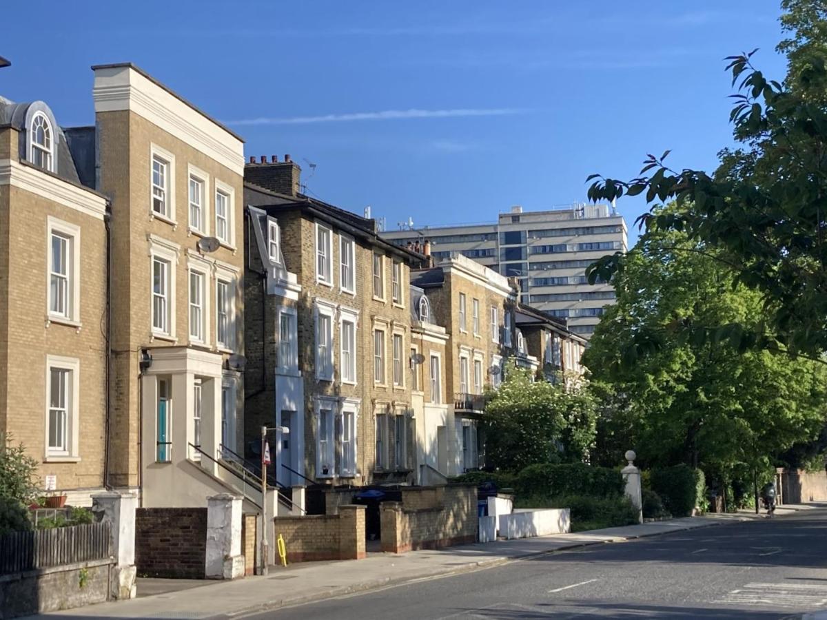 Stunning Ground Floor Garden - Entire Apartment, Centrally Located, With Free Off Road Parking By Flat & Wiffi, Beautifully Secluded, 3 Mins From Amenities Londres