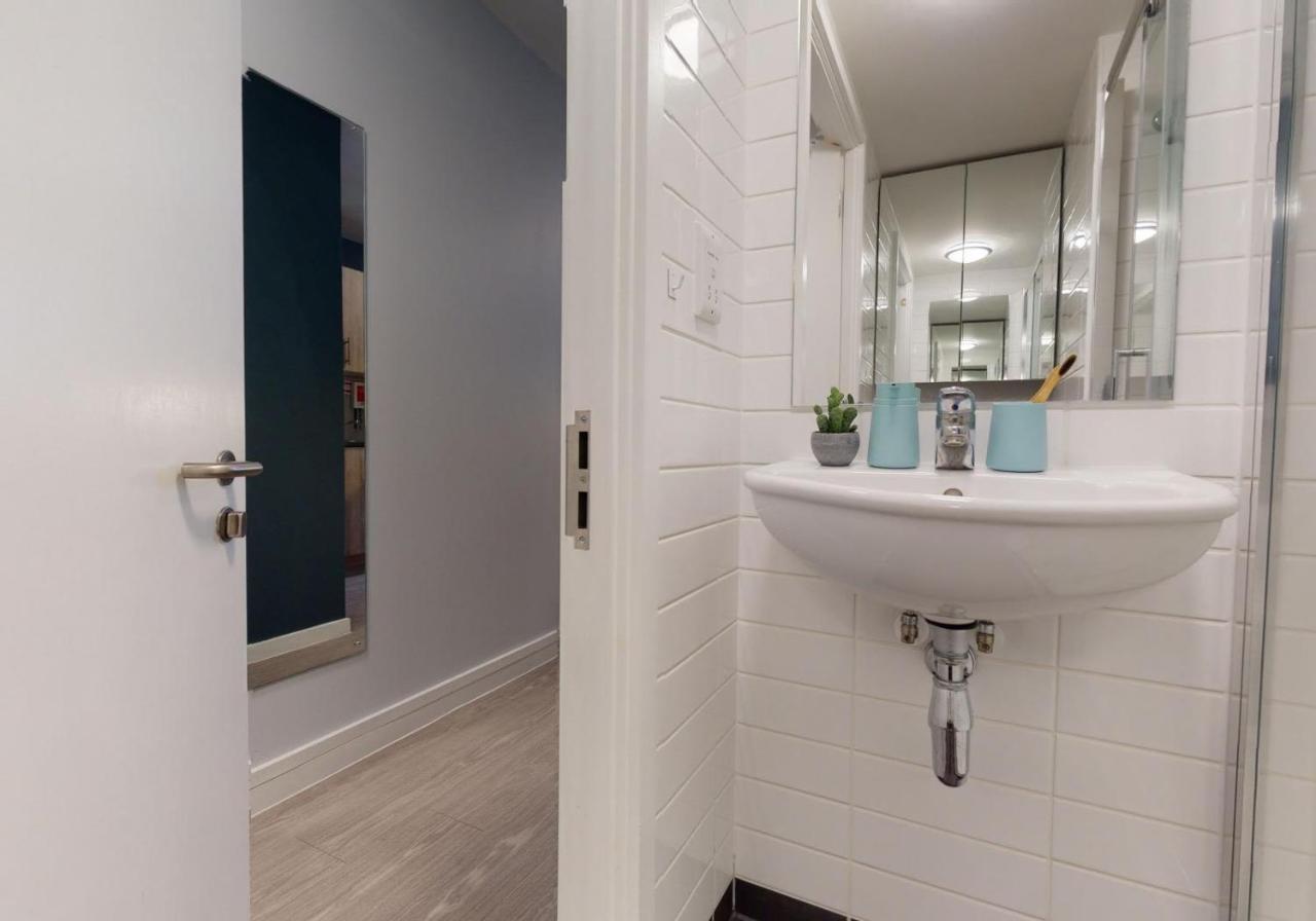 Apartment Trendy At Iq Hammersmith In *