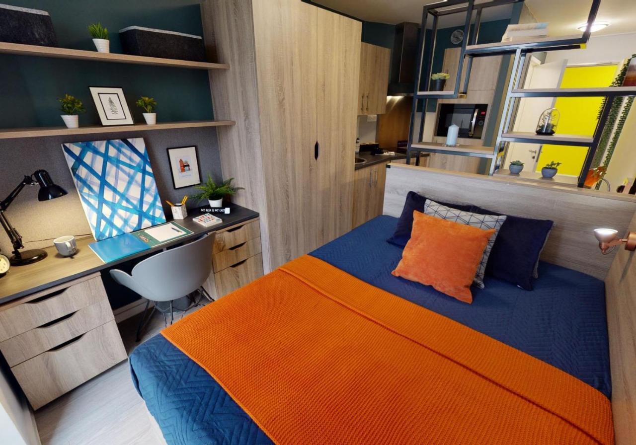 Apartment Trendy At Iq Hammersmith In *