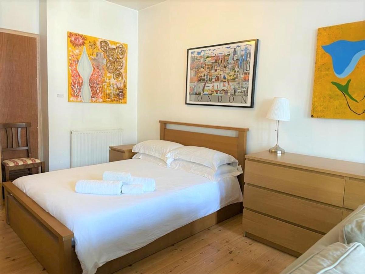 Flat Without Kitchen At Kentish Town * Londres