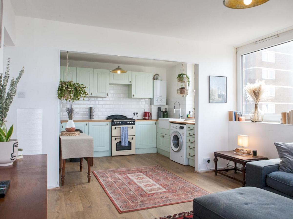 Pass The Keys Spacious 2bedroom Flat With Views In Bridge