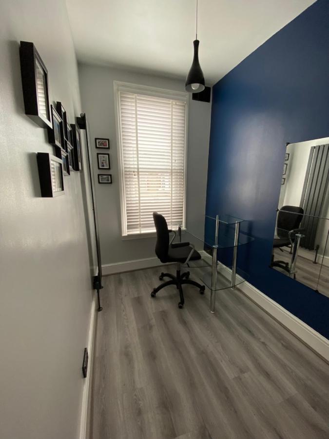 Appartement 3 Bed In Colliers Wood