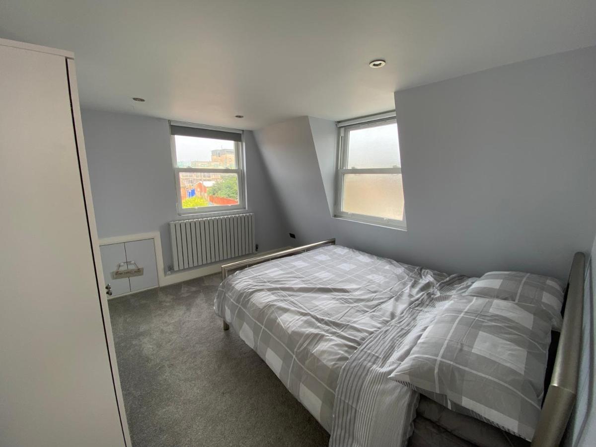 3 Bed In Colliers Wood Appartement