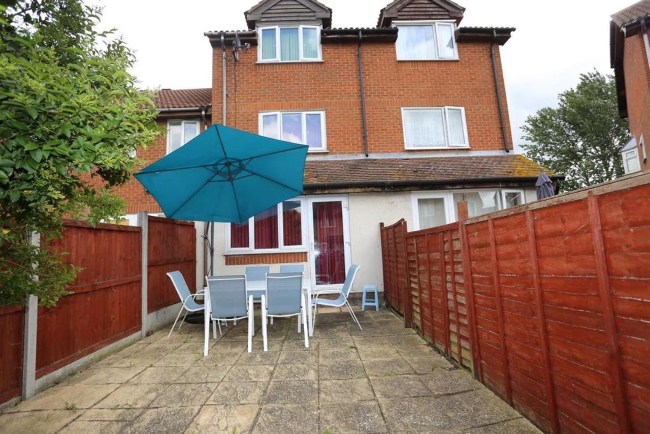 Beautiful 3 Beds House West Thamesmead London Сasa de vacaciones Londres