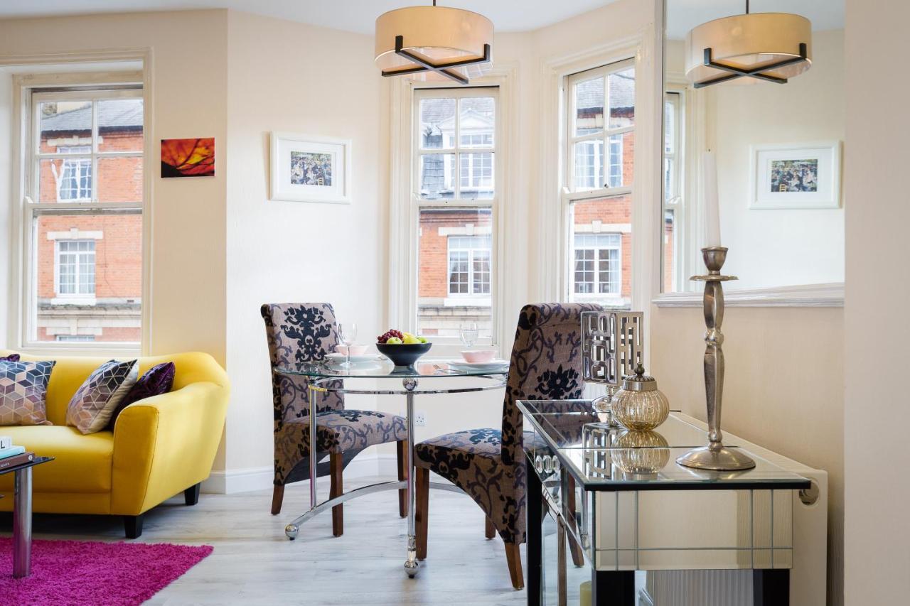24 Molyneux Street *