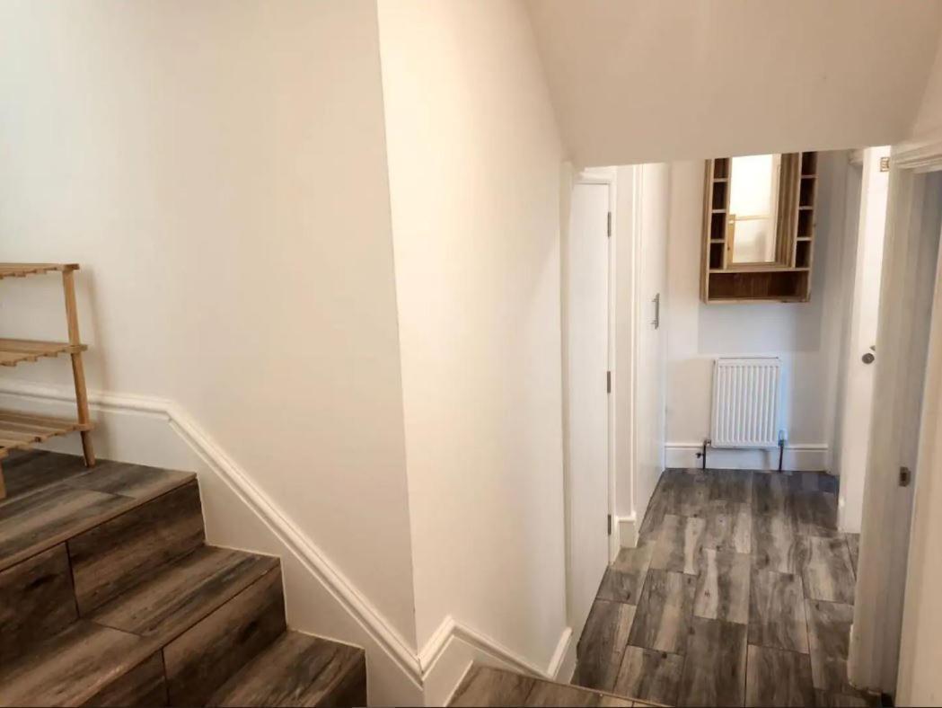 Stylish 2-bed Flat, Quick Access To Sights *