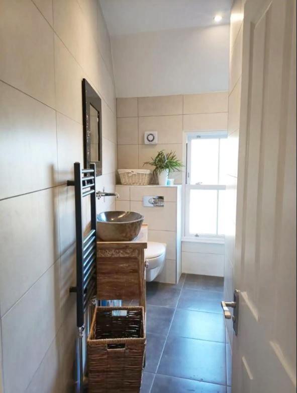 Stylish 2-bed Flat, Quick Access To Sights Apartamento