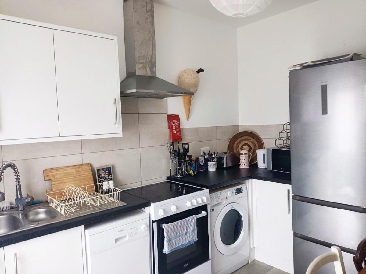 Stylish 2-bed Flat, Quick Access To Sights Apartamento