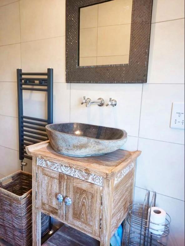 Stylish 2-bed Flat, Quick Access To Sights Apartamento