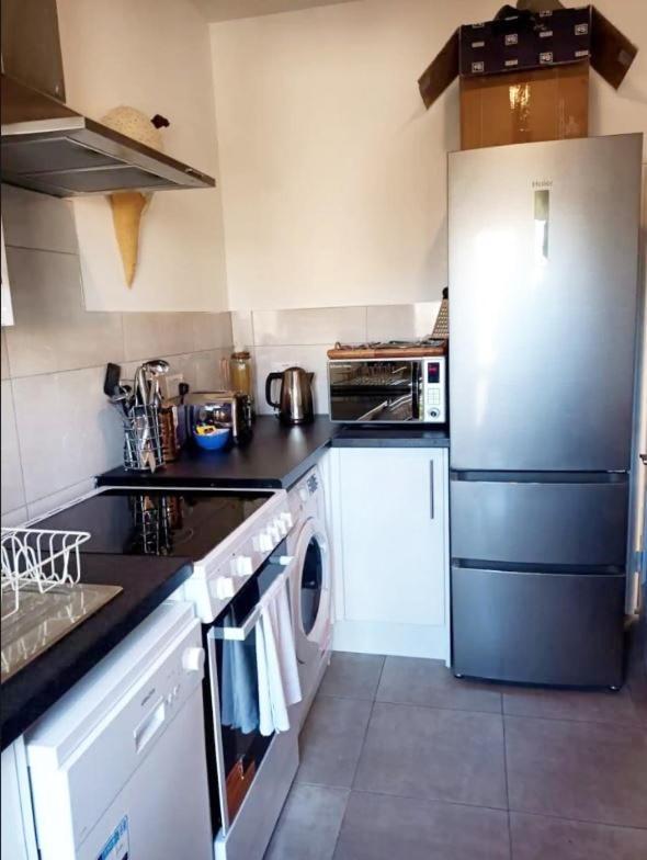 Apartamento Stylish 2-bed Flat, Quick Access To Sights Londres