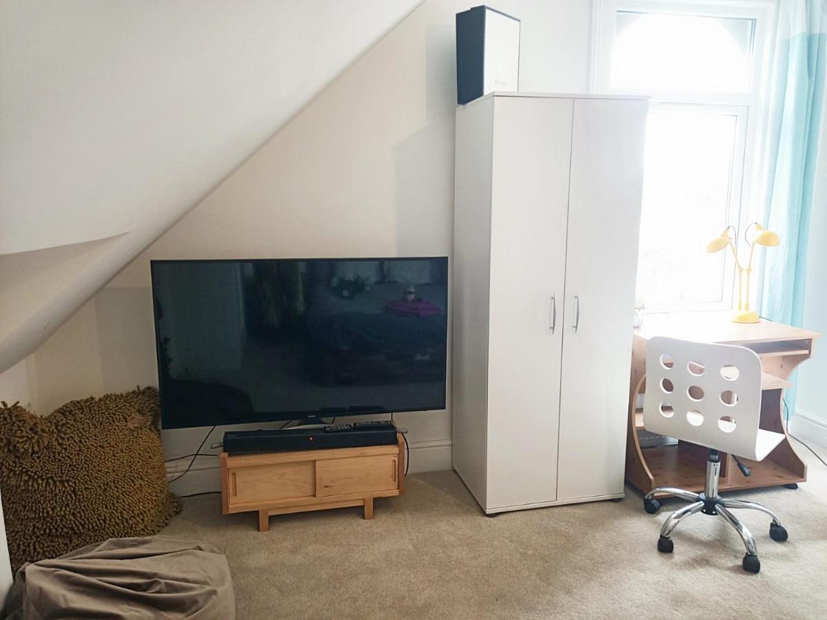 Apartamento Stylish 2-bed Flat, Quick Access To Sights Londres