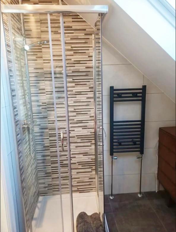 Stylish 2-bed Flat, Quick Access To Sights Apartamento
