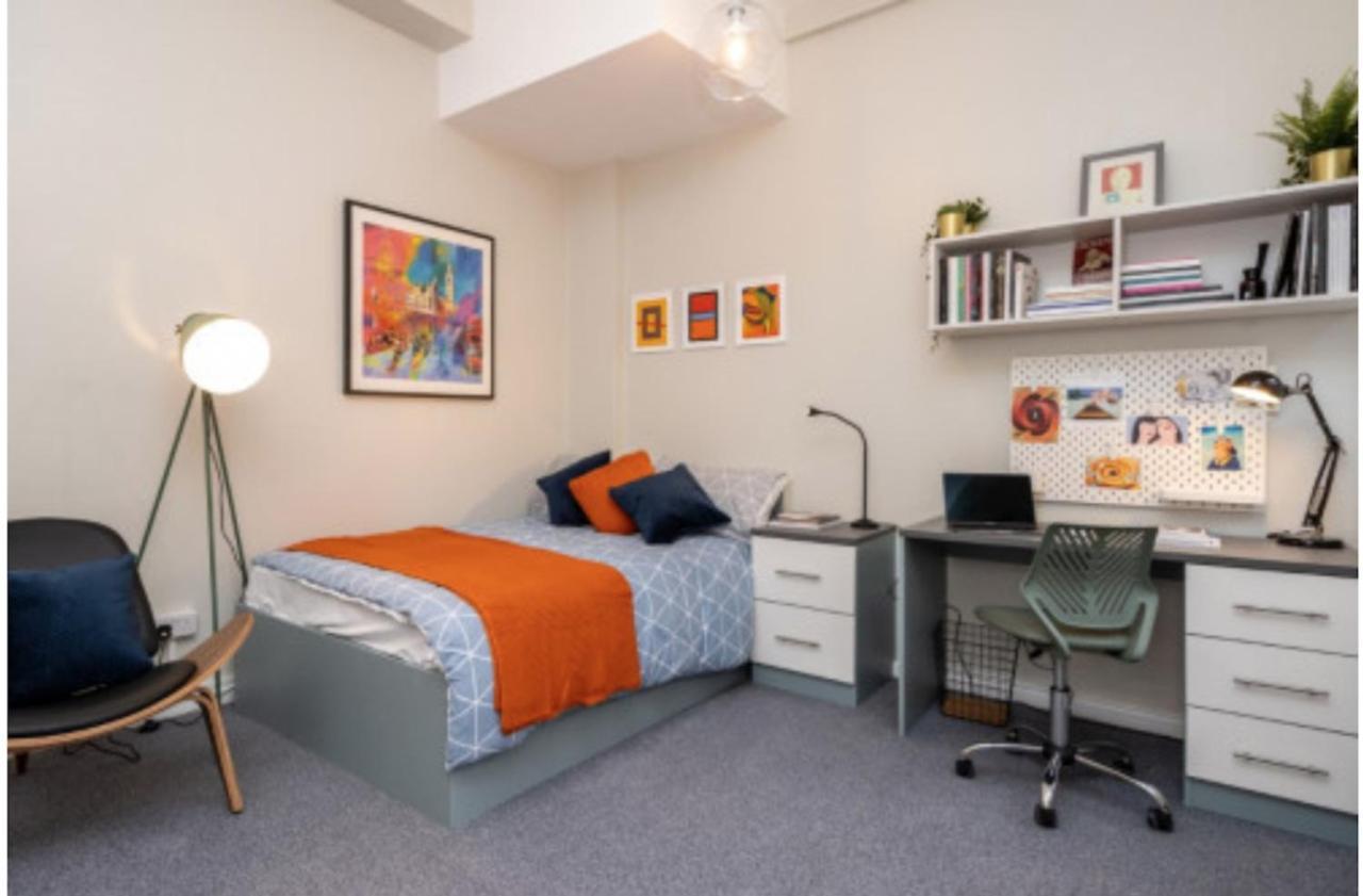 Modern And Studio, Westminster - Sk * London