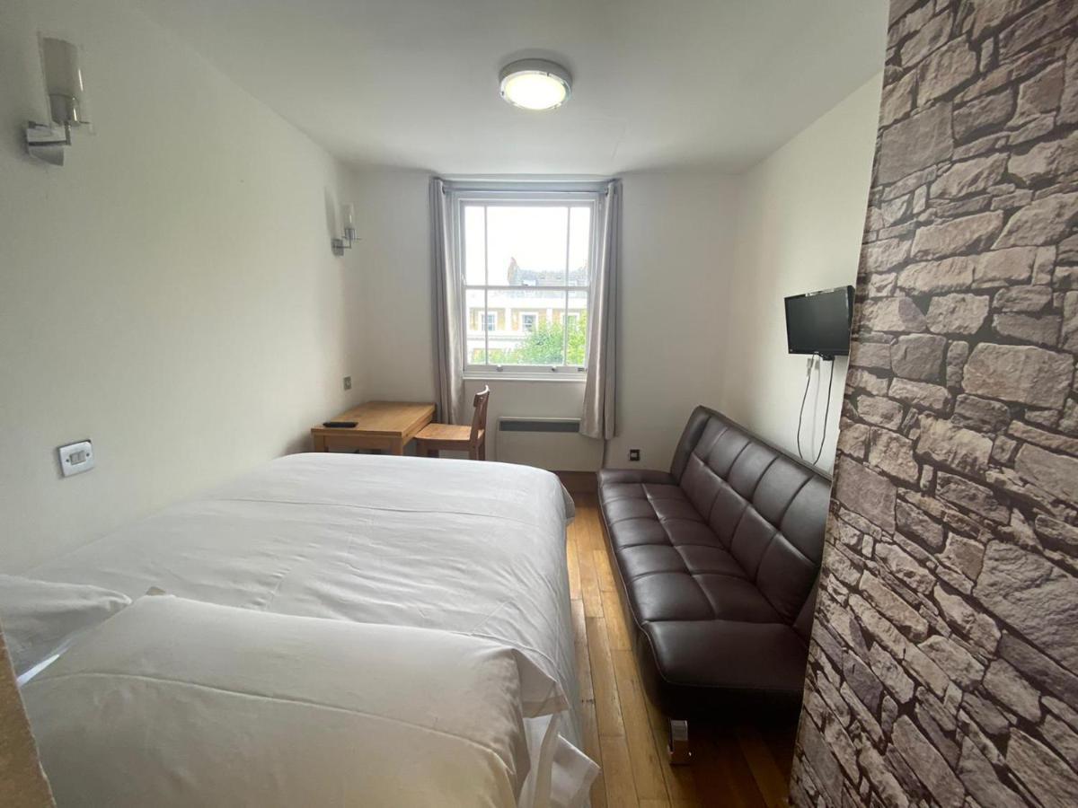 F303- Fantastic 3rd Flr Studio Near Hyde Park Apartment *