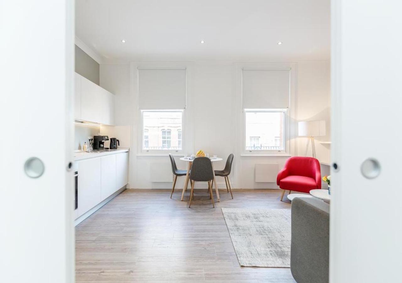 White Piccadilly Luxury Flat *