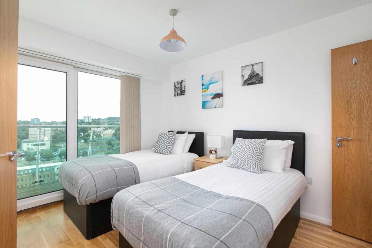 Skyvillion - 3bed Penthouse Near Airport, O2 Arena, Excel Centre With Parking Apartment