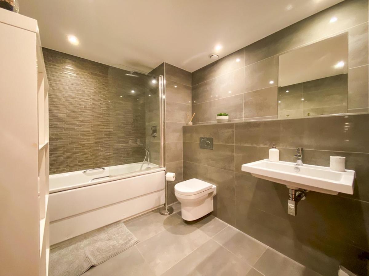 Pass The Keys Large And Modern Studio Flat In South East * Londres