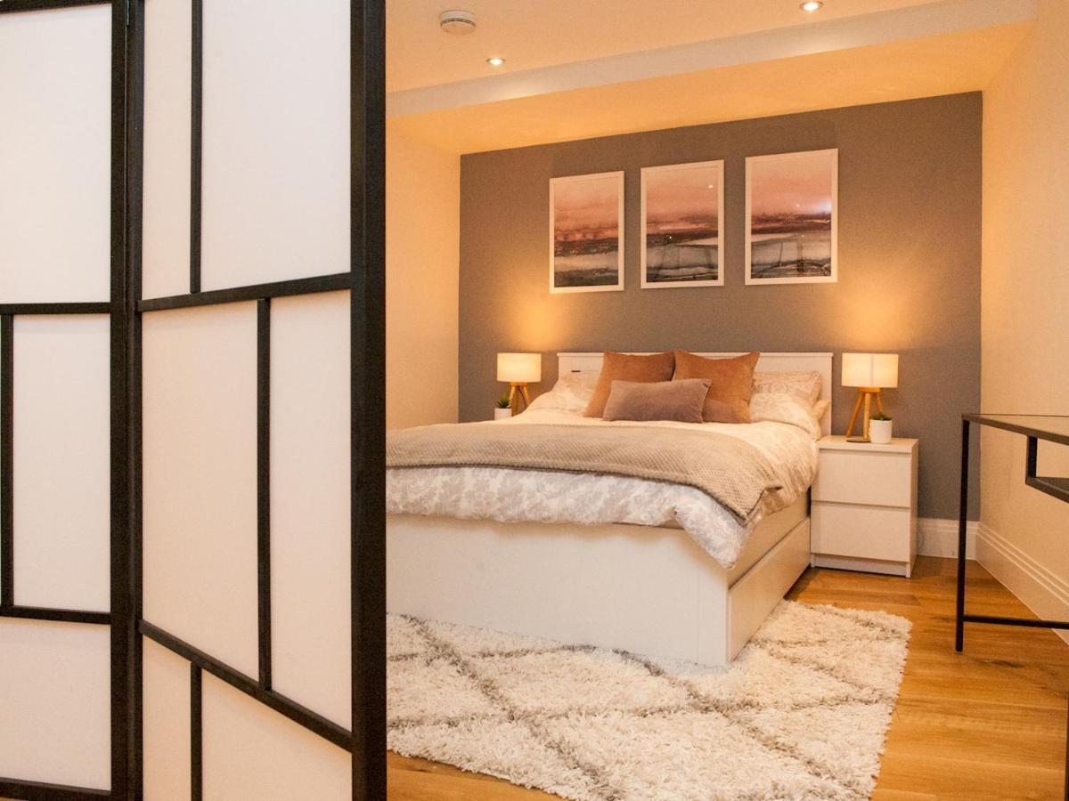 Pass The Keys Large And Modern Studio Flat In South East