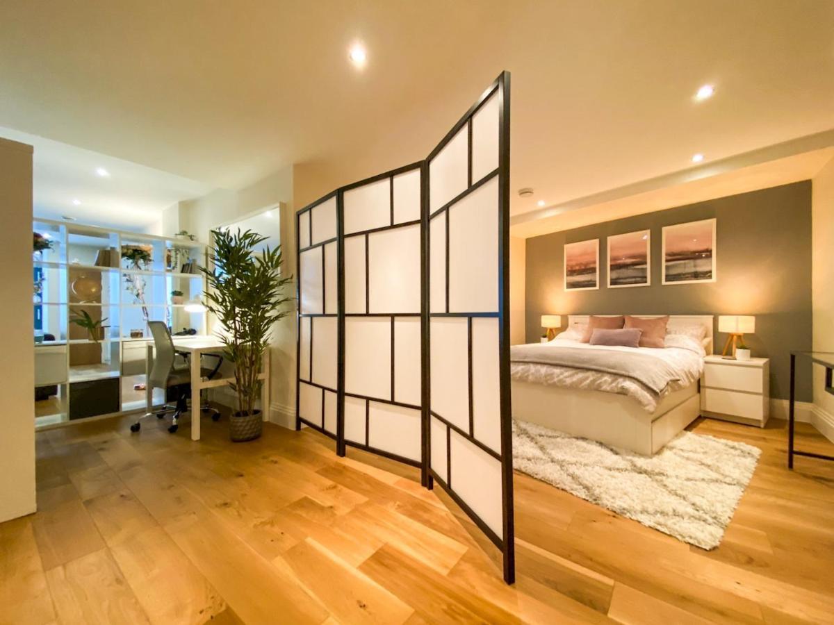 Pass The Keys Large And Modern Studio Flat In South East * Londres
