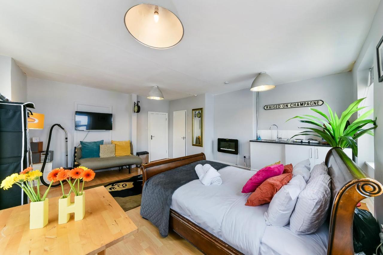 Bob Marley Studio - Shoreditch Near Liverpool Street