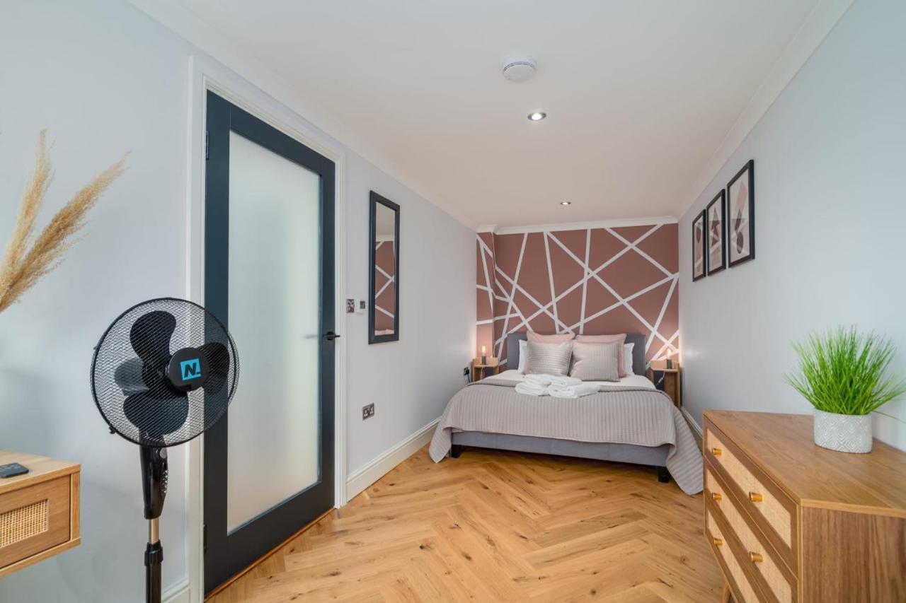 Guestready - Unique Near Wimbledon With Gorgeous Deck And Parking Hébergement de vacances *