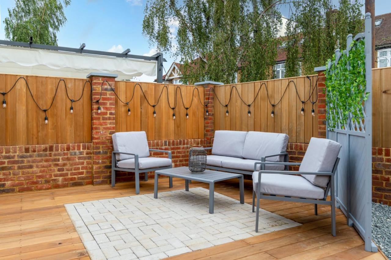 Guestready - Unique Near Wimbledon With Gorgeous Deck And Parking Hébergement de vacances Londres