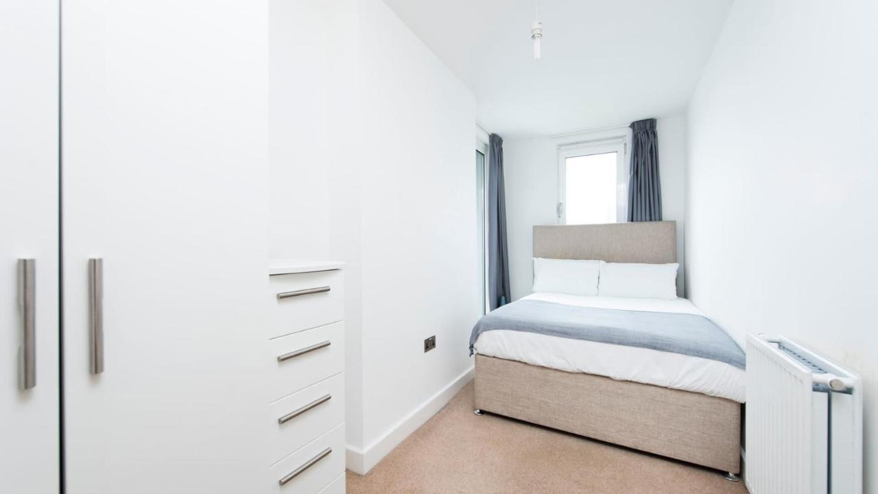 3 Bedroom Apartment in Stratford Appartement Londen