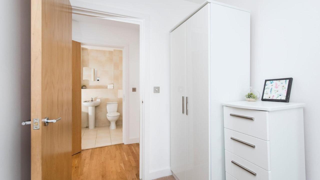 3 Bedroom Apartment in Stratford Appartement Londen