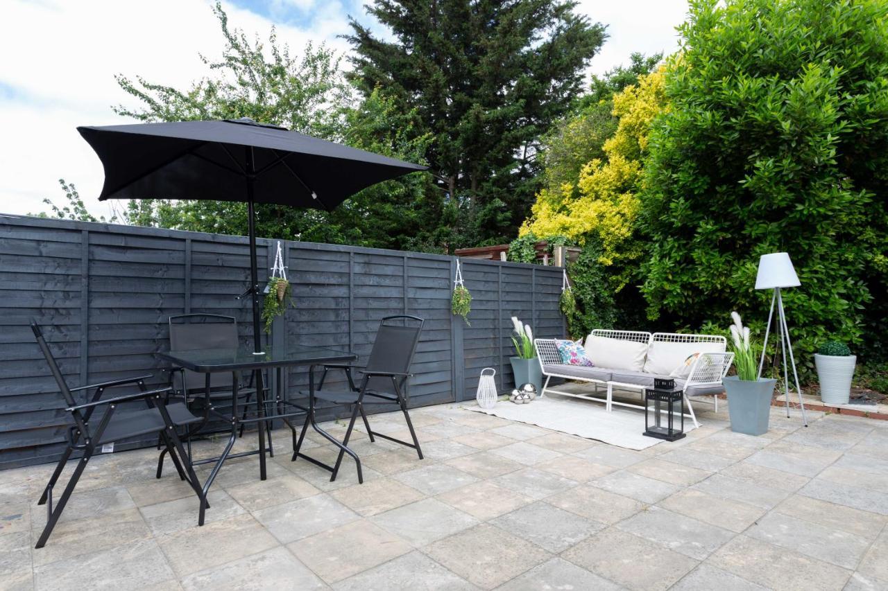 Hébergement de vacances Contemporary 3 Bed House With Spacious Garden Close To Stratford *