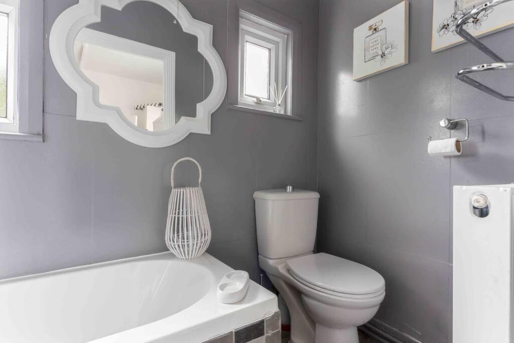 Contemporary 3 Bed House With Spacious Garden Close To Stratford Hébergement de vacances Londres