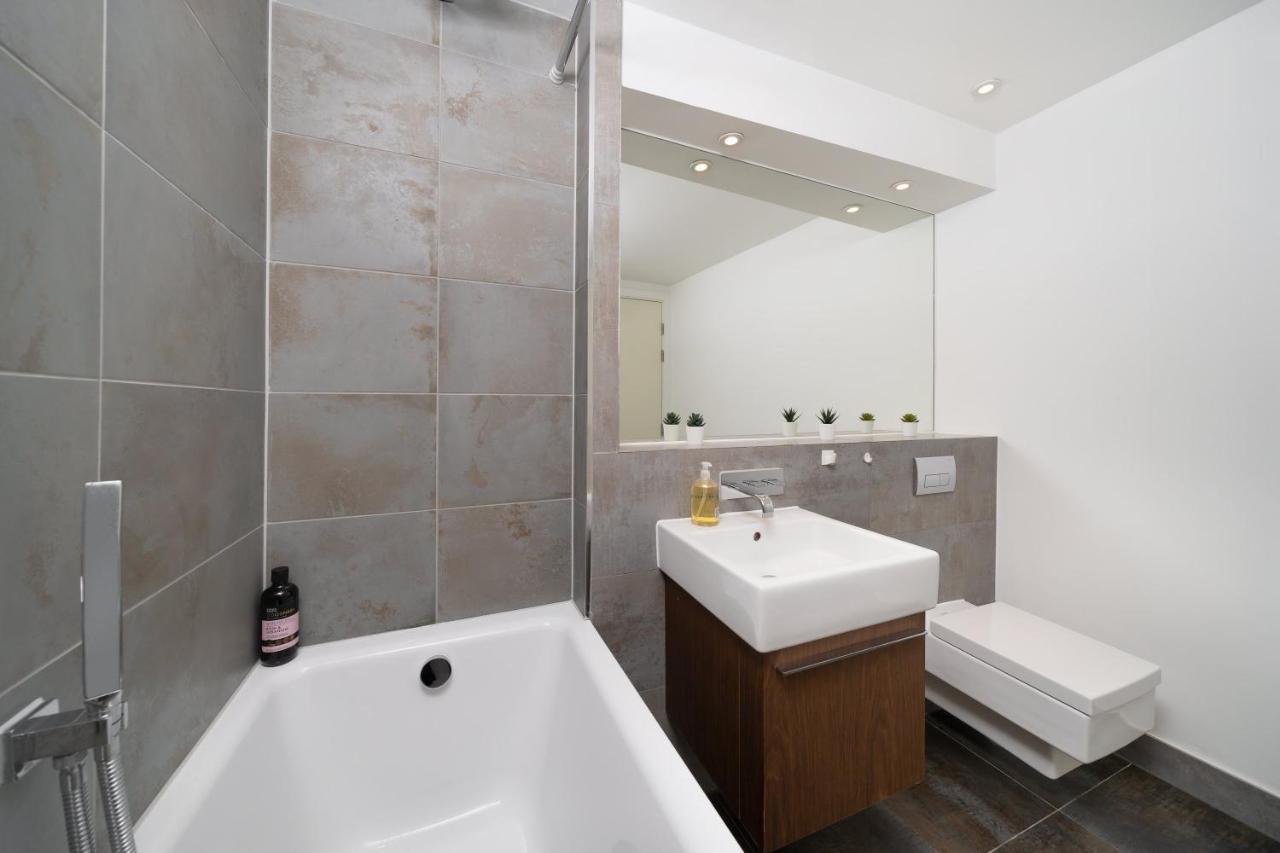 Duplex 2 Bedr, 3 Beds, 2,5 Bath Trafalgar Square
